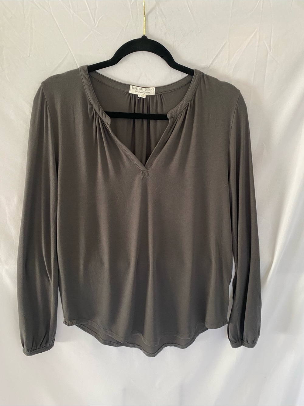 Barefoot Dreams Luxe Milk Jersey Long-Sleeve V-Neck Top in Gray XS Very Roomy